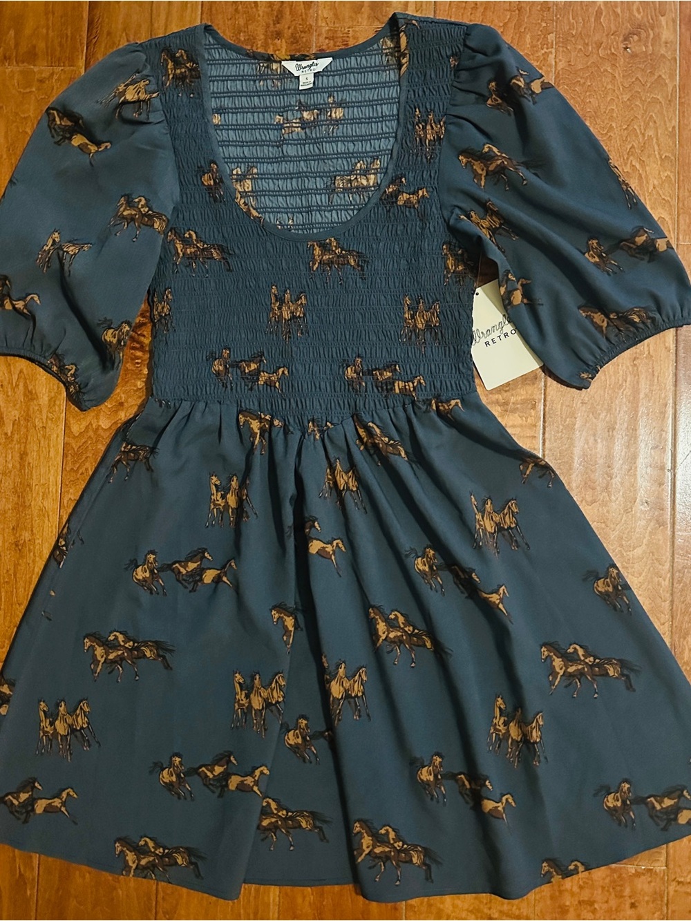NWT Women’s Wrangler Retro horse print dress w/puff sleeves western sz small